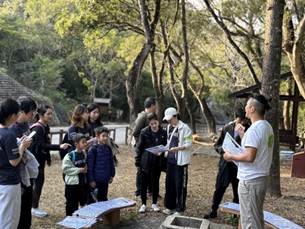 A group of people standing outside

AI-generated content may be incorrect.