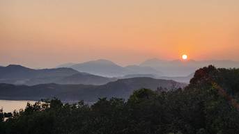 A sunset over a mountain range

AI-generated content may be incorrect.